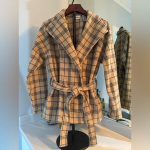 Moda Cream Wrap Style Jacket Medium Excellent Preowned condition